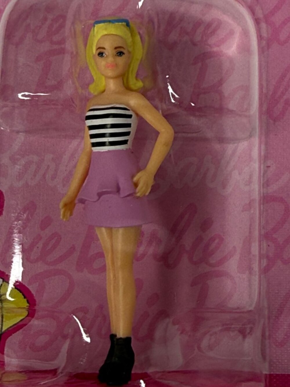 Barbie Mini Figure Blonde Pink Skirt Black White Top New - Picture 5 of 9